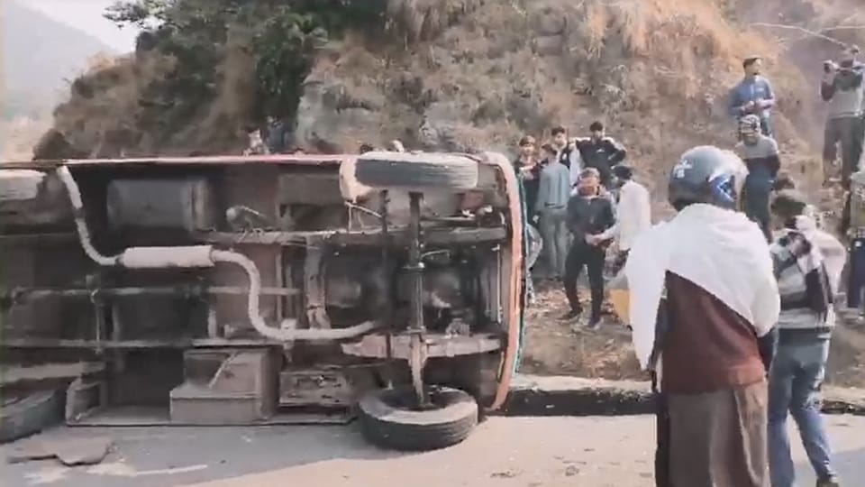 rajouri accident: Man killed and 17 injured as metador rolls down in Rajouri