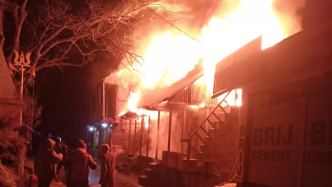 Fire breaks out in ukhrall market in Ramban Banihal jammu kashmir