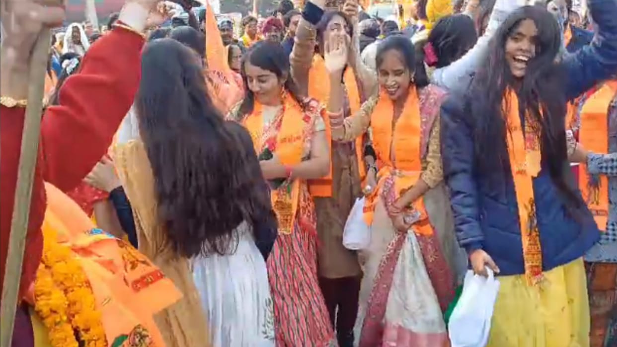 Sangam city dressed in saffron, chants of Shri Ram echoing everywhere in the procession