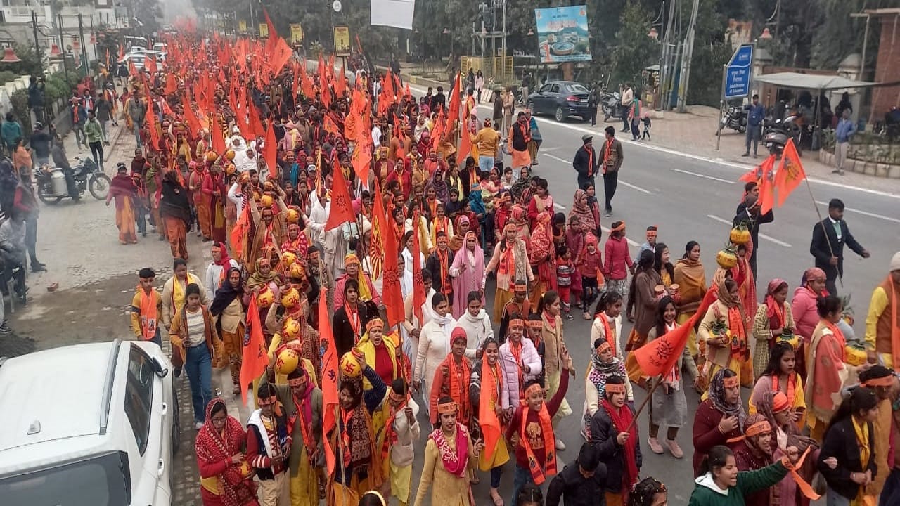 Muslims welcomed Ramdoot Shobhayatra by showering flowers in Bareilly