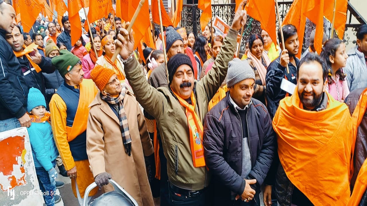 Muslims welcomed Ramdoot Shobhayatra by showering flowers in Bareilly