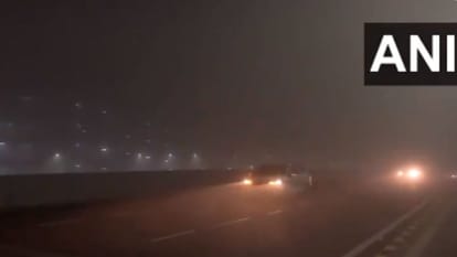 Weather Update: दिल्ली में छाई कोहरे की परत, सर्द हवाओं ने बढ़ाई ठिठुरन; कांपे लोग layer of fog in delhi Weather