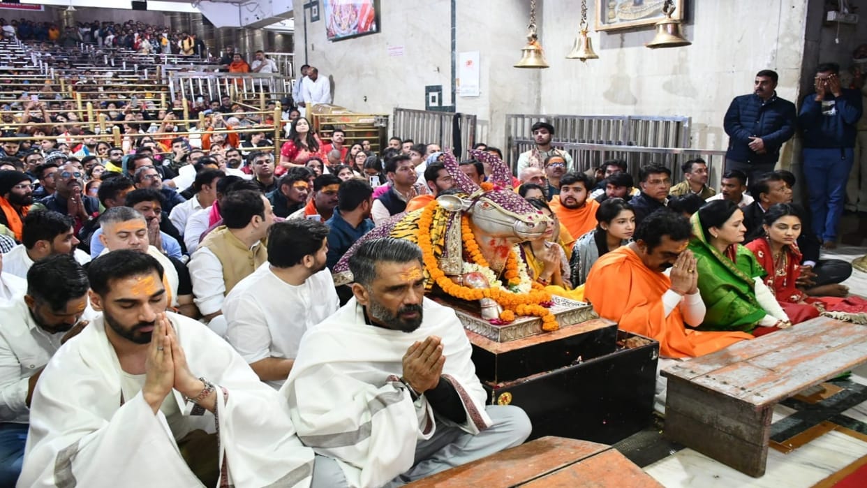 Actor Sunil Shetty came with his son to visit Mahakal
