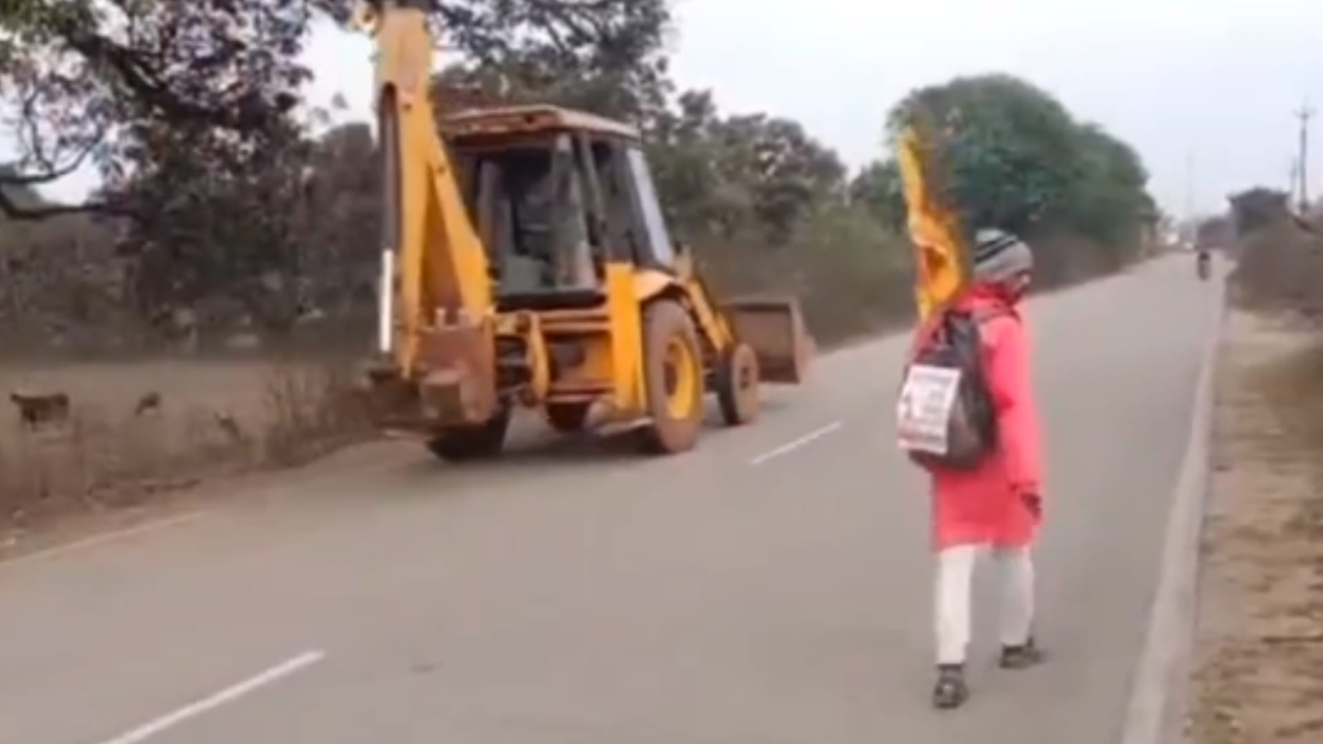 उल्टा चलकर अयोध्या की यात्रा करने वाला रामभक्त अनूपपुर पहुंचा।