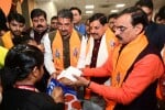 सीएम और भाजपा प्रदेश अध्यक्ष ने स्वच्छता मित्रा को सम्मानित किया