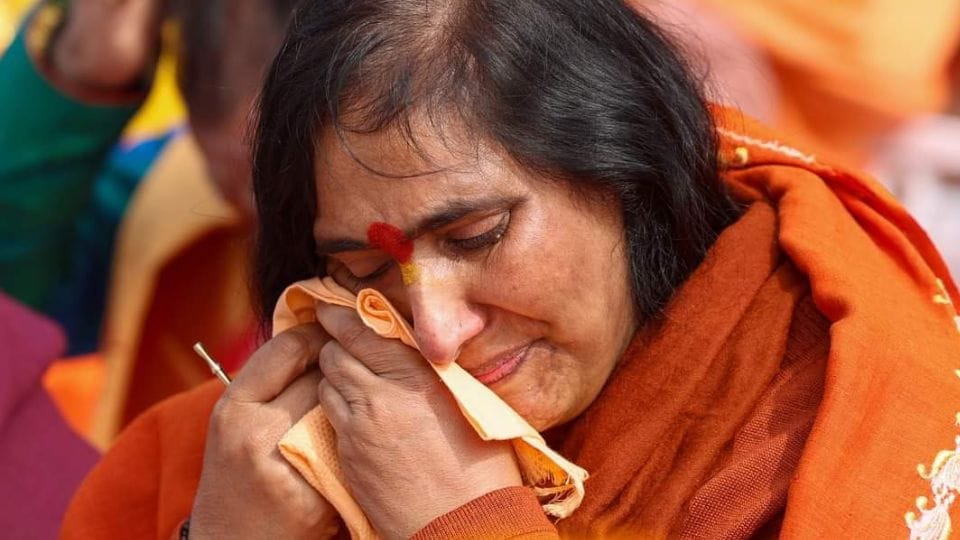ram mandir ayodhya pran pratishtha Dhirendra Krishna Shastri hugged Kailash Khair