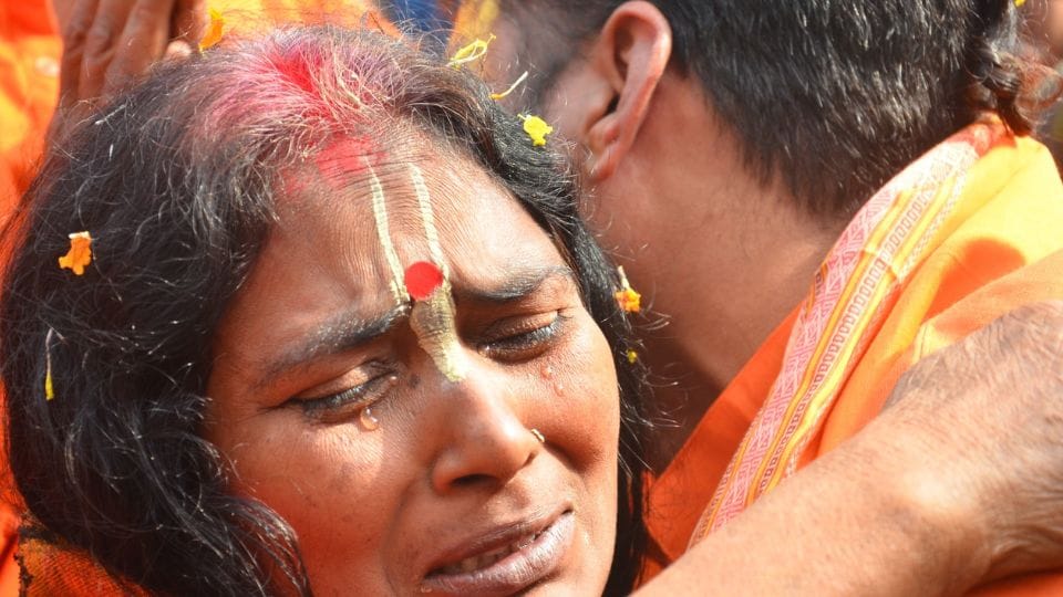 ram mandir ayodhya pran pratishtha Dhirendra Krishna Shastri hugged Kailash Khair