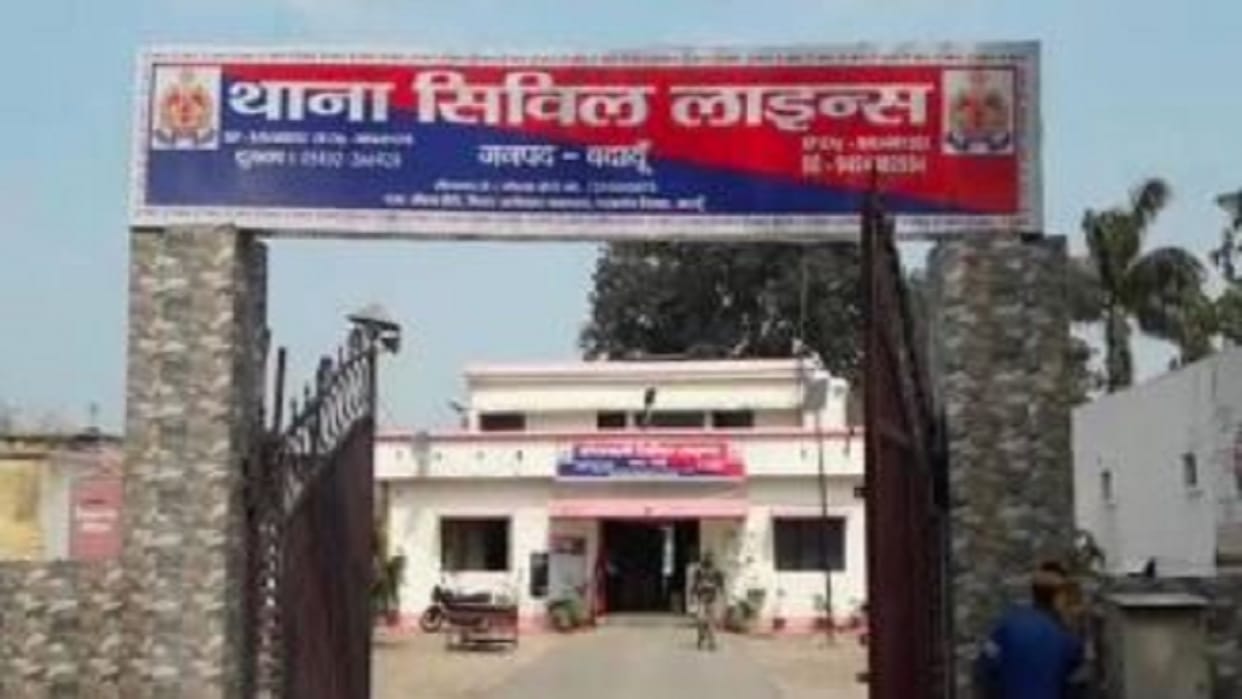 Drunken policeman misbehaved with the landlord in Budaun