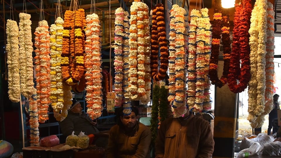 Ayodhya Ram Mandir Demand for flowers for puja increased in the capital Delhi