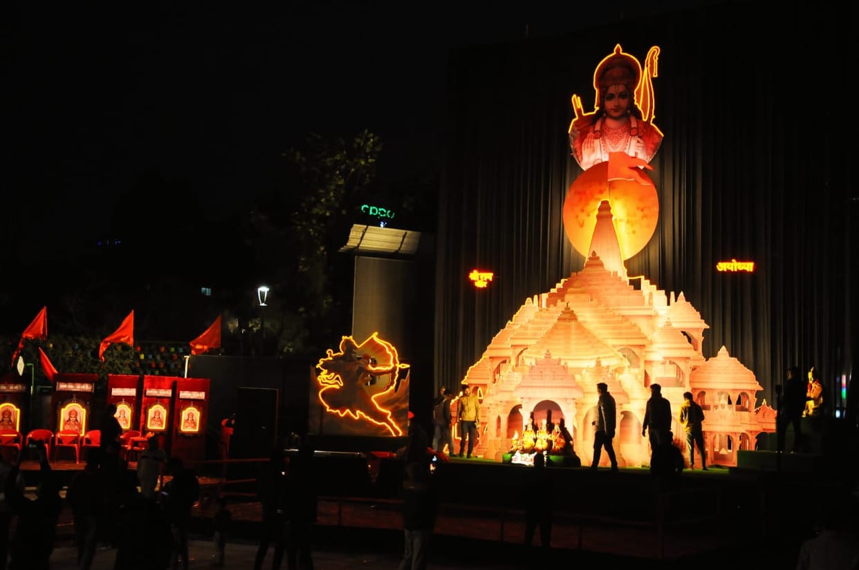 Indore: The market smiled with the arrival of Ramji, the business of sweets, crackers, flowers and worship mat
