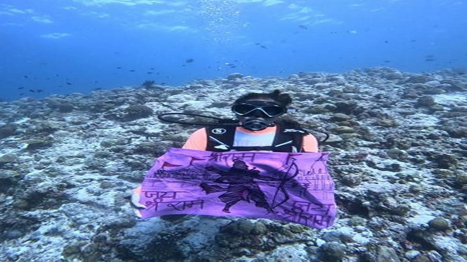 Kalpana Mehra hoisted Shri Ram flag in the depths of the Indian Ocean
