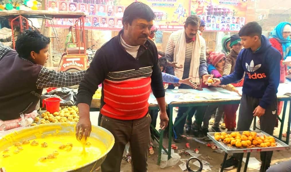Hardoi became Rammay, Tikki seller did Bhandara, children carved Lord Shri Ram in Rangoli
