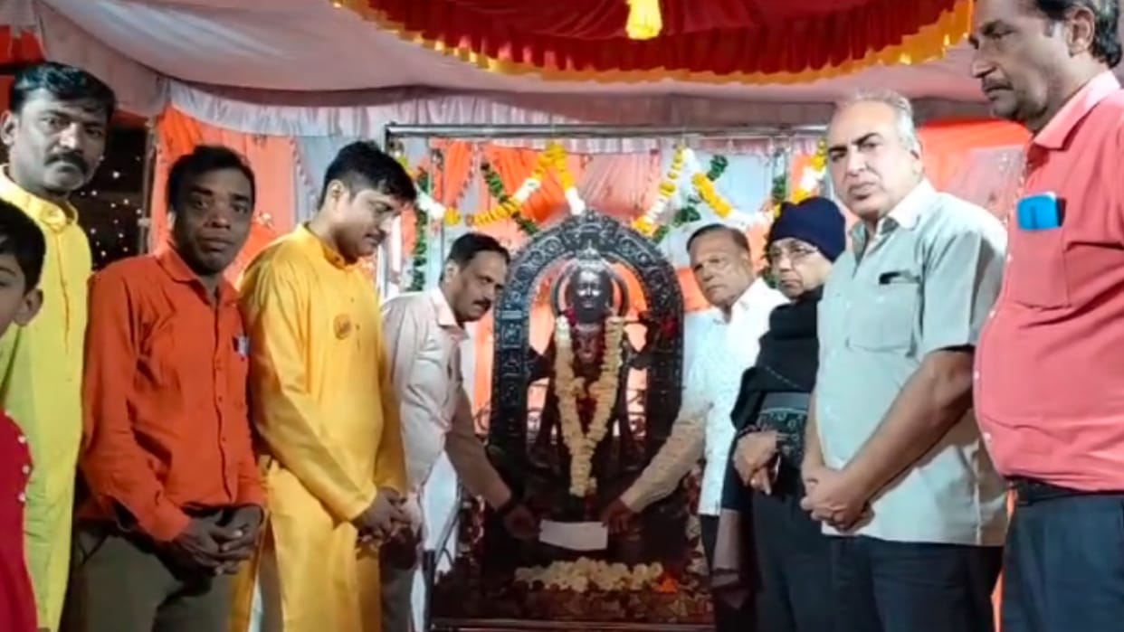 Tamil Nadu Chief Minister compared Stalin with Hitler, applied at the feet of Lord Shri Ram for wisdom.