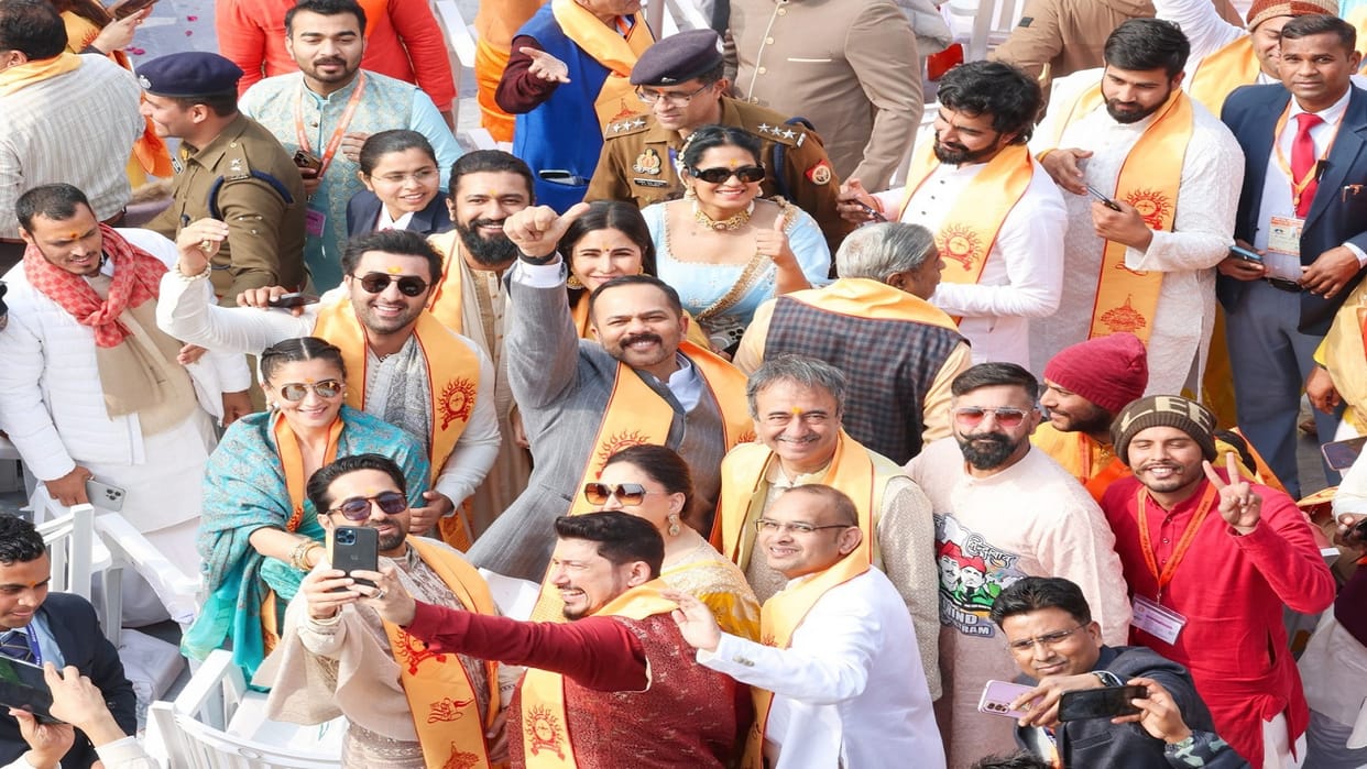 Film stars took selfies in Ayodhya Ram temple and sports talents also showed enthusiasm