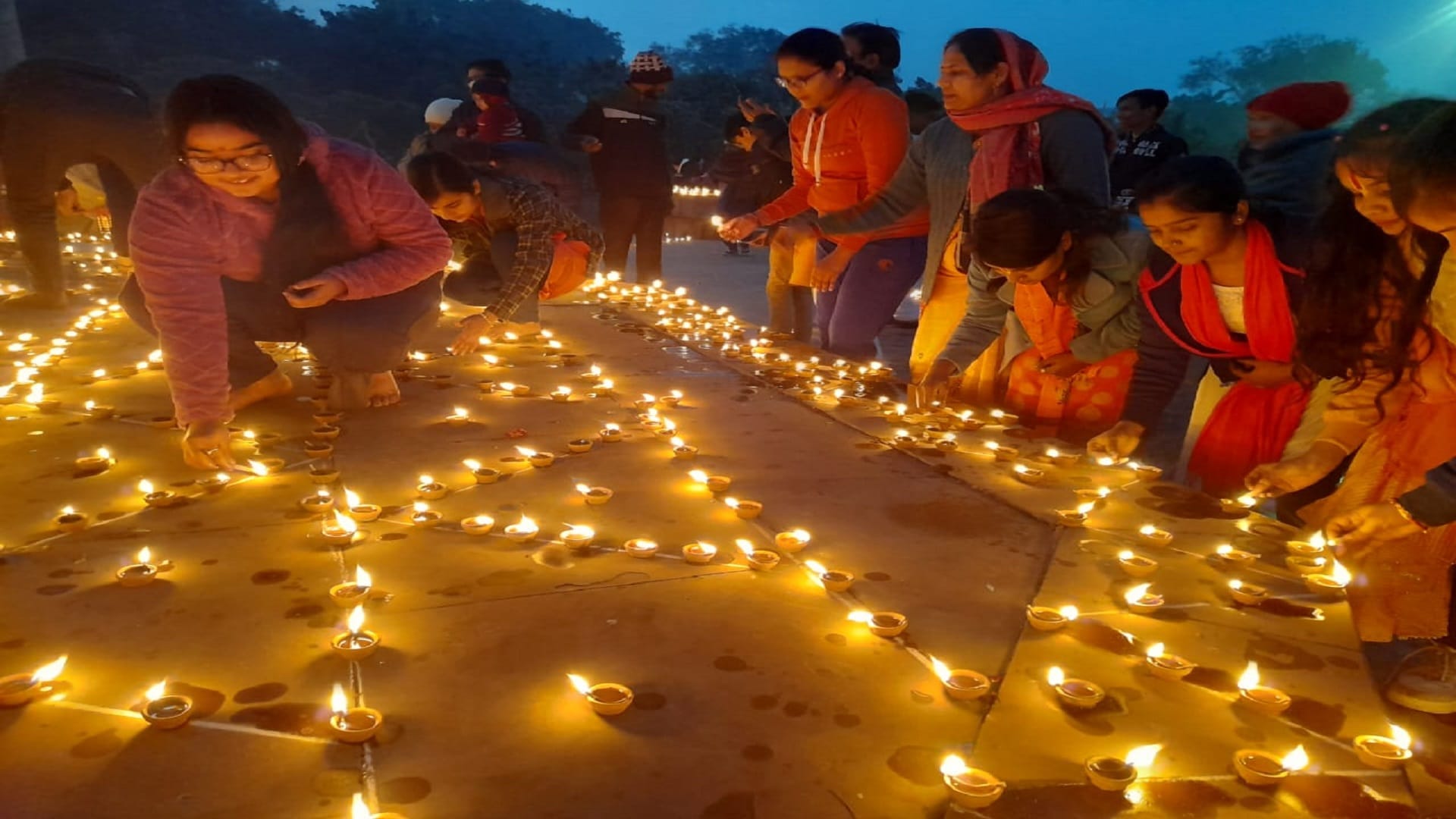 Festive atmosphere in Meerut city and Diwali like scene seen at Surajkund Park