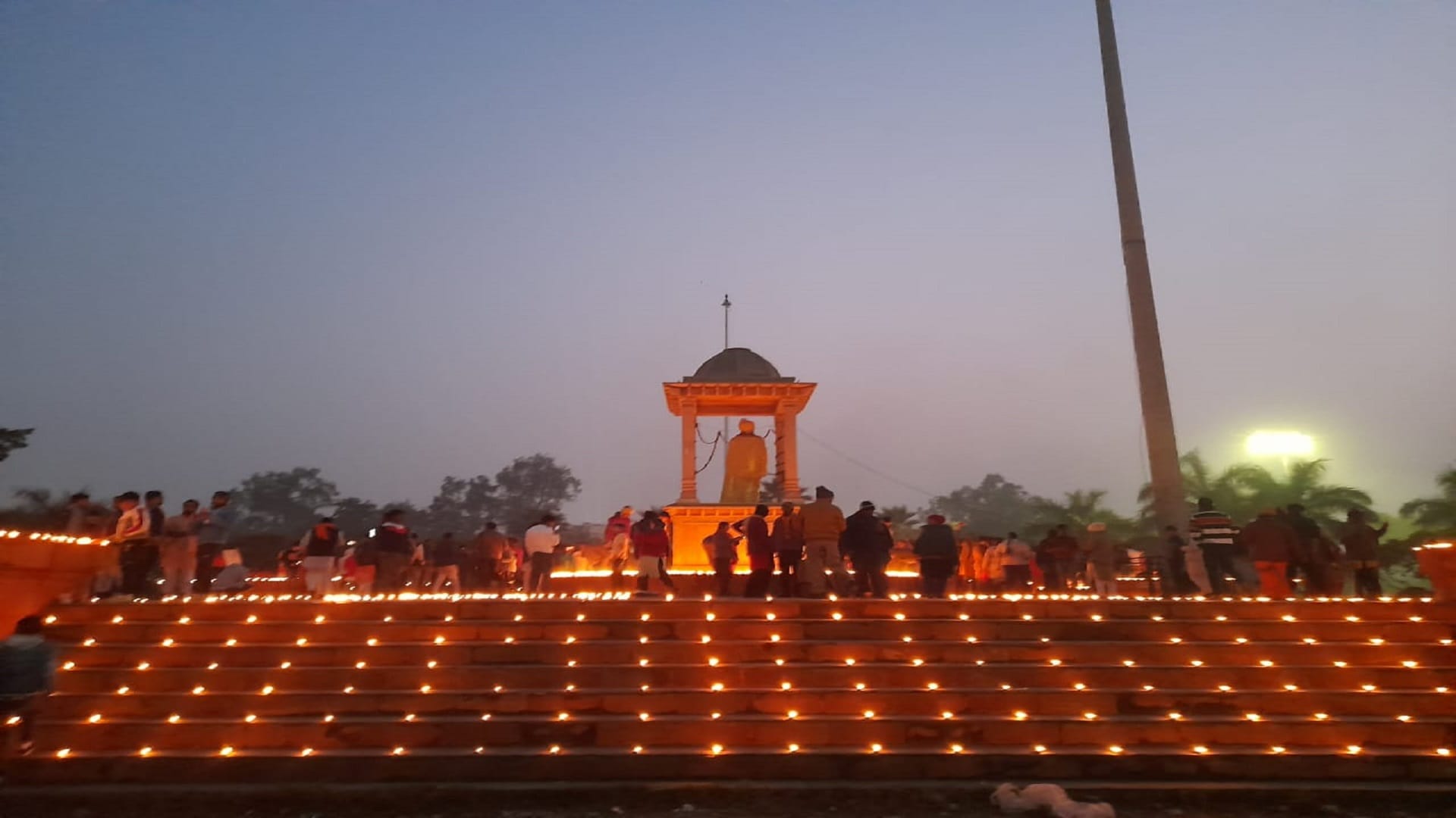 Festive atmosphere in Meerut city and Diwali like scene seen at Surajkund Park