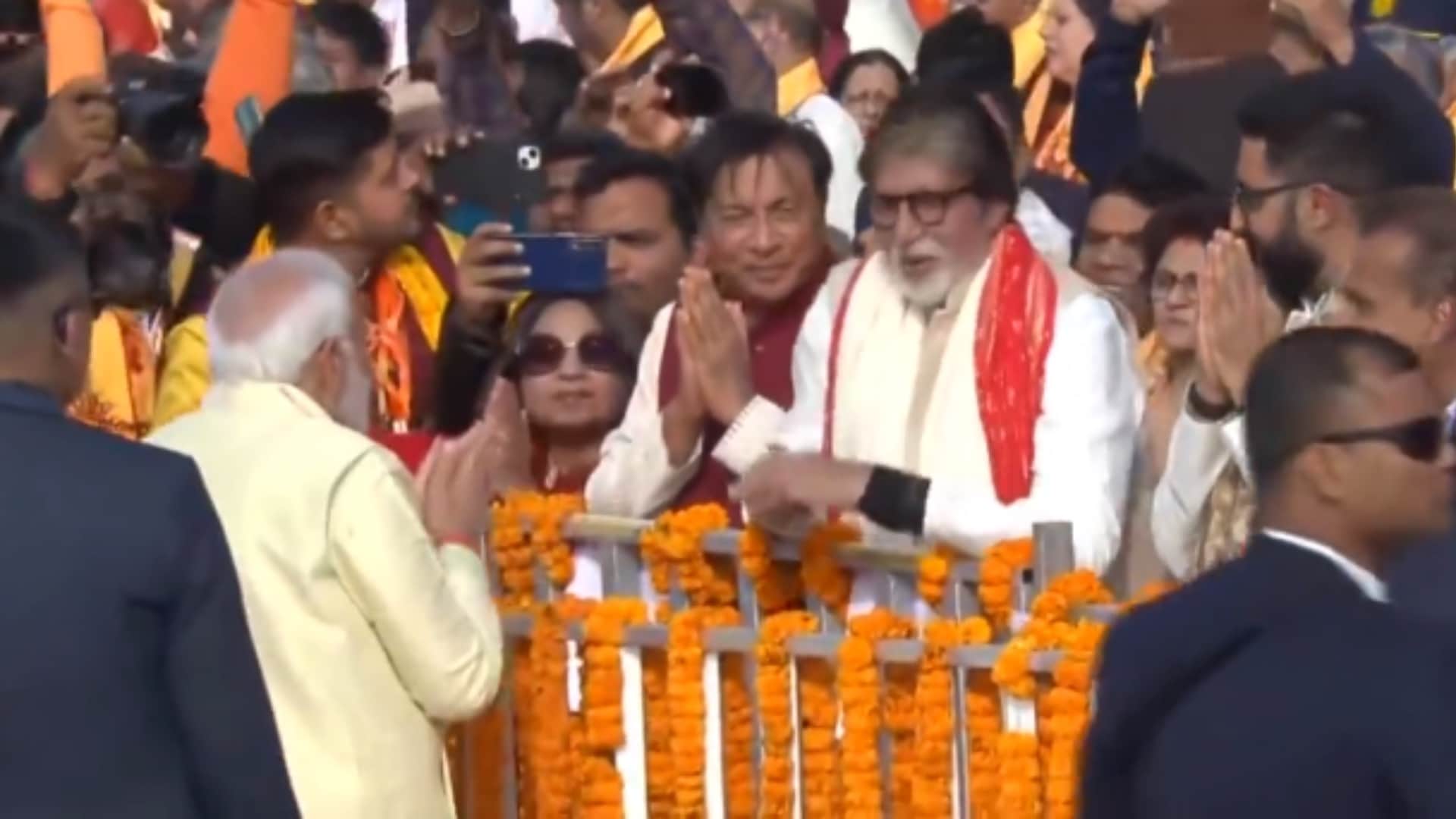 Ranbir Kapoor Alia Bhatt denied entry they reach wrong gate Pm Modi Asked Amitabh Bachchan  for Bandaged hand