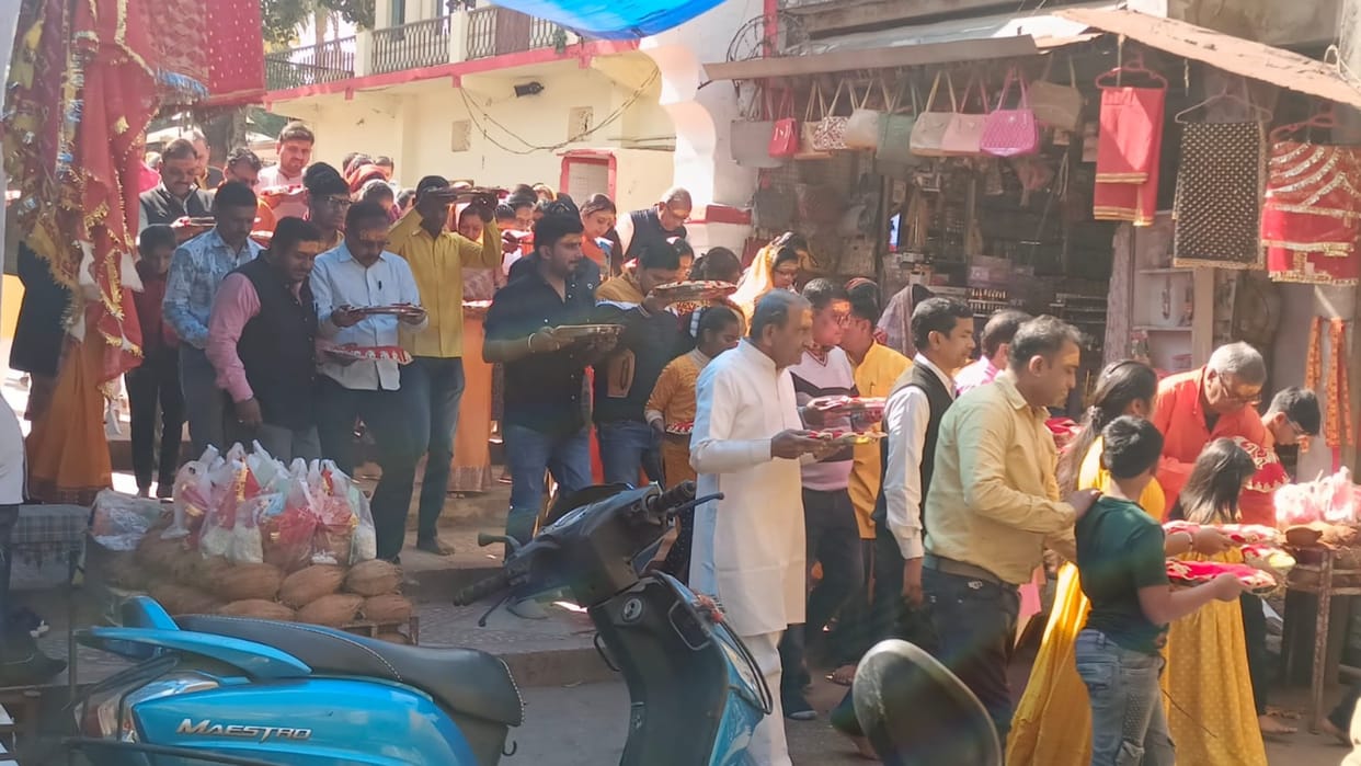 Various programs were organized on the occasion of Shri Ram Mandir Pran Pratishtha in Maa Birasini Temple.
