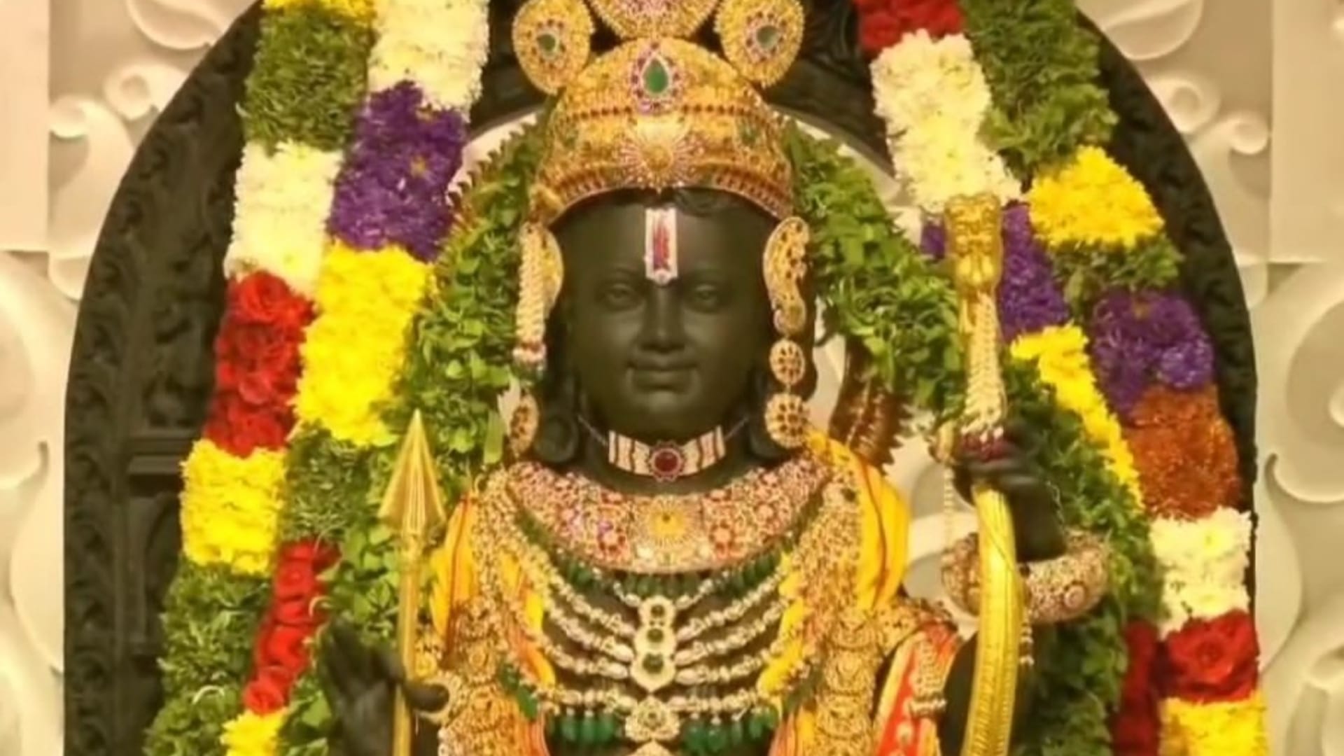 Pran Pratishtha Ram mandir garbh griha viraje ramlala Latest  photos in hindi