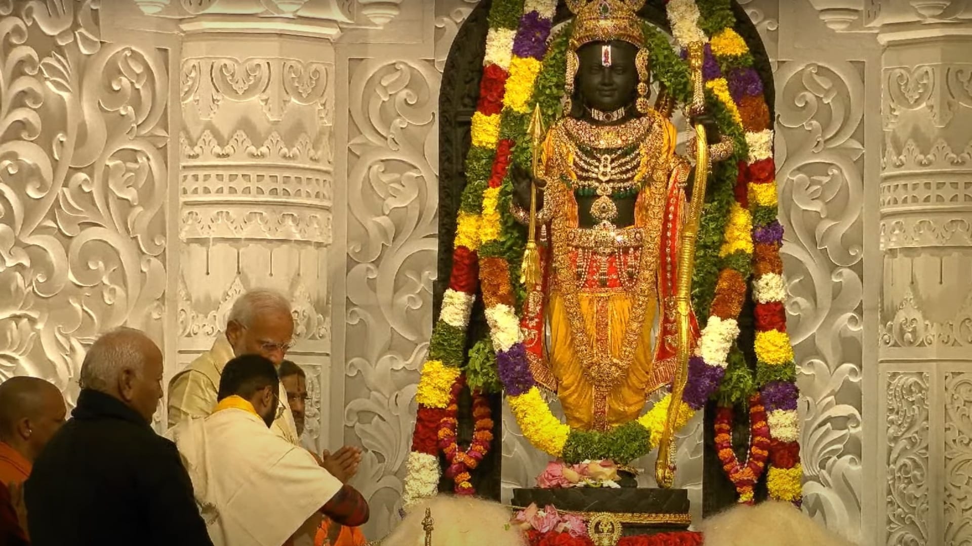 Pran Pratishtha Ram mandir garbh griha viraje ramlala Latest  photos in hindi