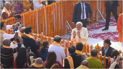 PM Narendra Modi Meets Amitabh Bachchan and Rajinikanth at Ayodhya Pran Pratishtha ceremony