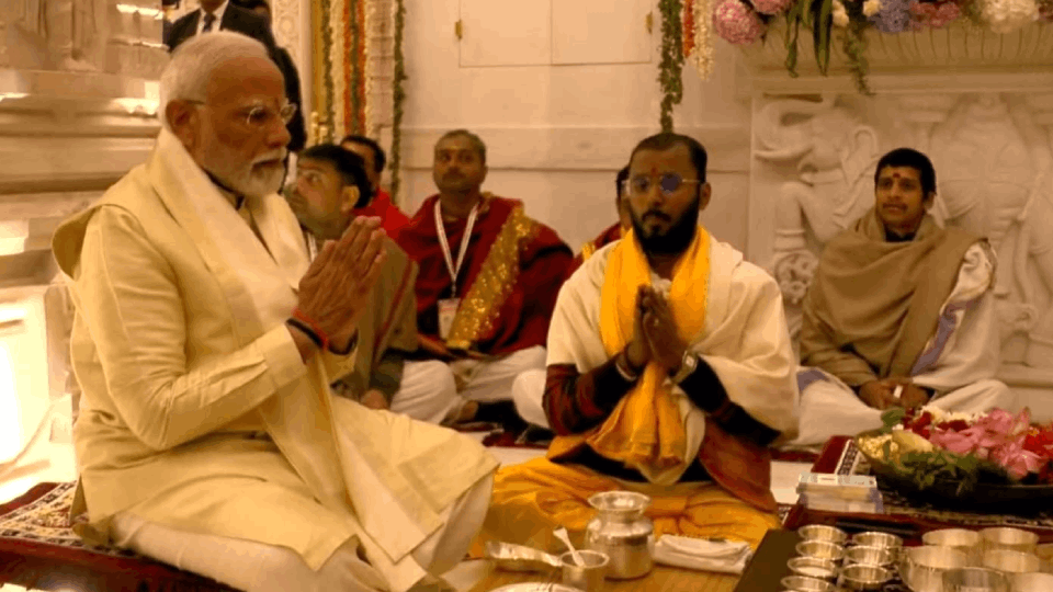 PM Modi in Ayodhya: Calm mind and expression of satisfaction visible on his face, sat in the sanctum sanctorum
