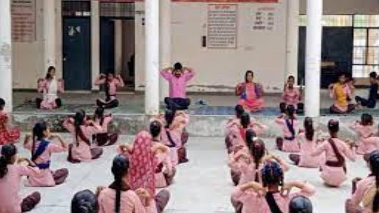 4 children of the district selected in National Yogasana Sports Competition