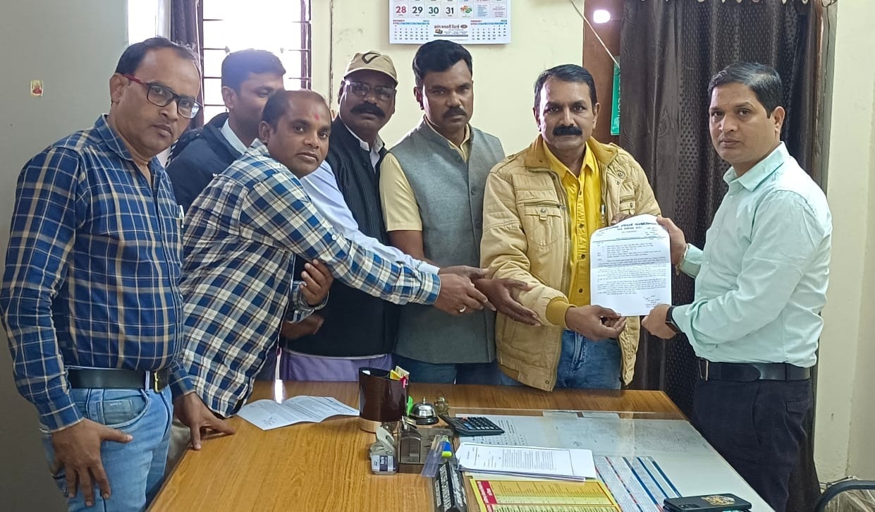 Demand to show vacant posts to maintain transparency in counselling Teachers Association submitted memorandum