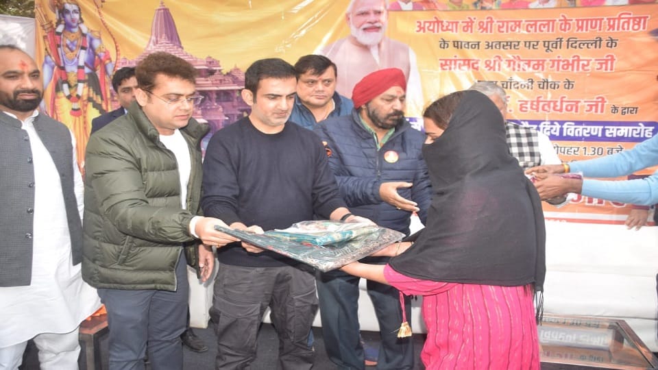 Eunuchs congratulated, women celebrated Diwali in red light area