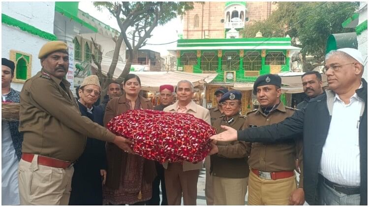 Ajmer district administration offered Shukrana sheet at Ajmer Dargah