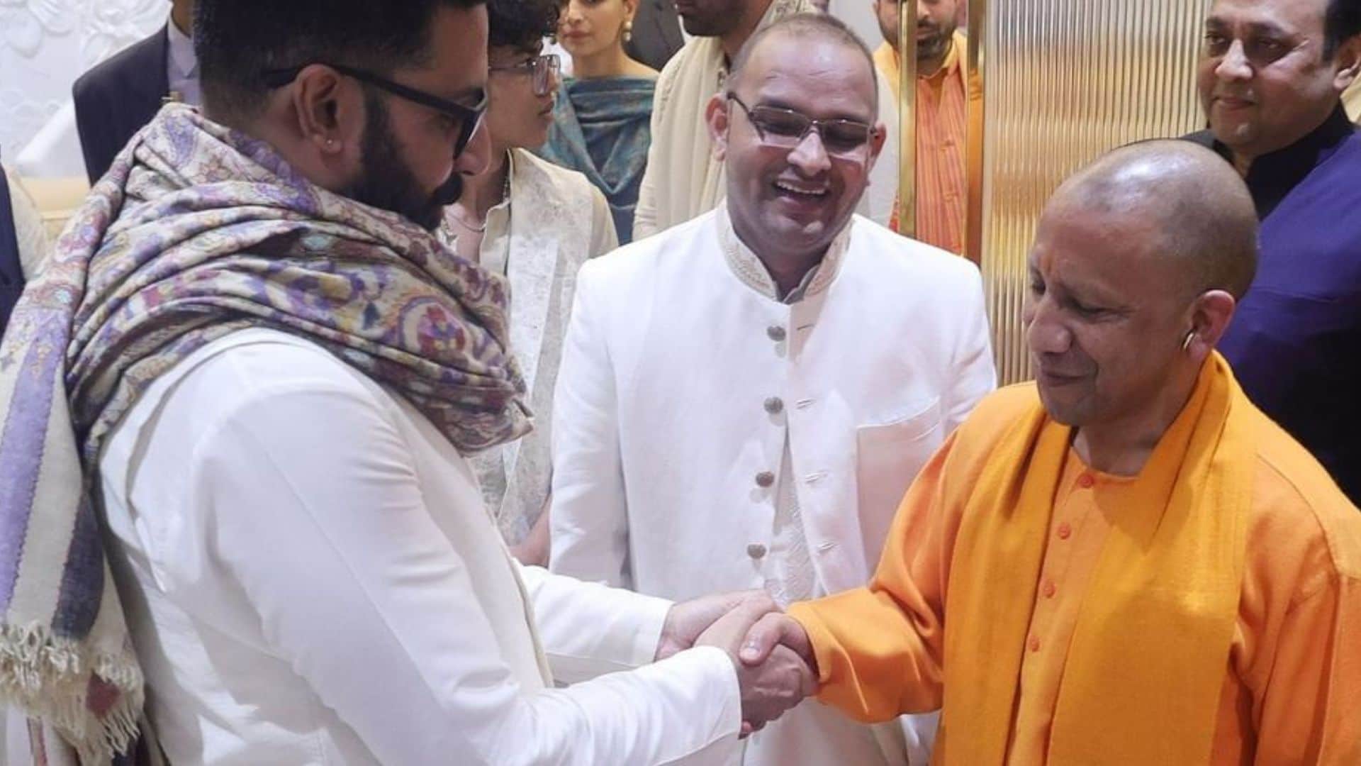 Ayodhya Ram Mandir pran pratishtha megastar Amitabh Bachchan meet and greet UP CM Yogi Adityanath see pictures