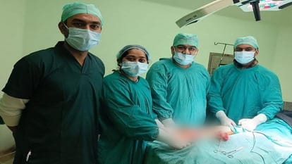 SN doctors' leg was severed by kite string it was repaired with surgery