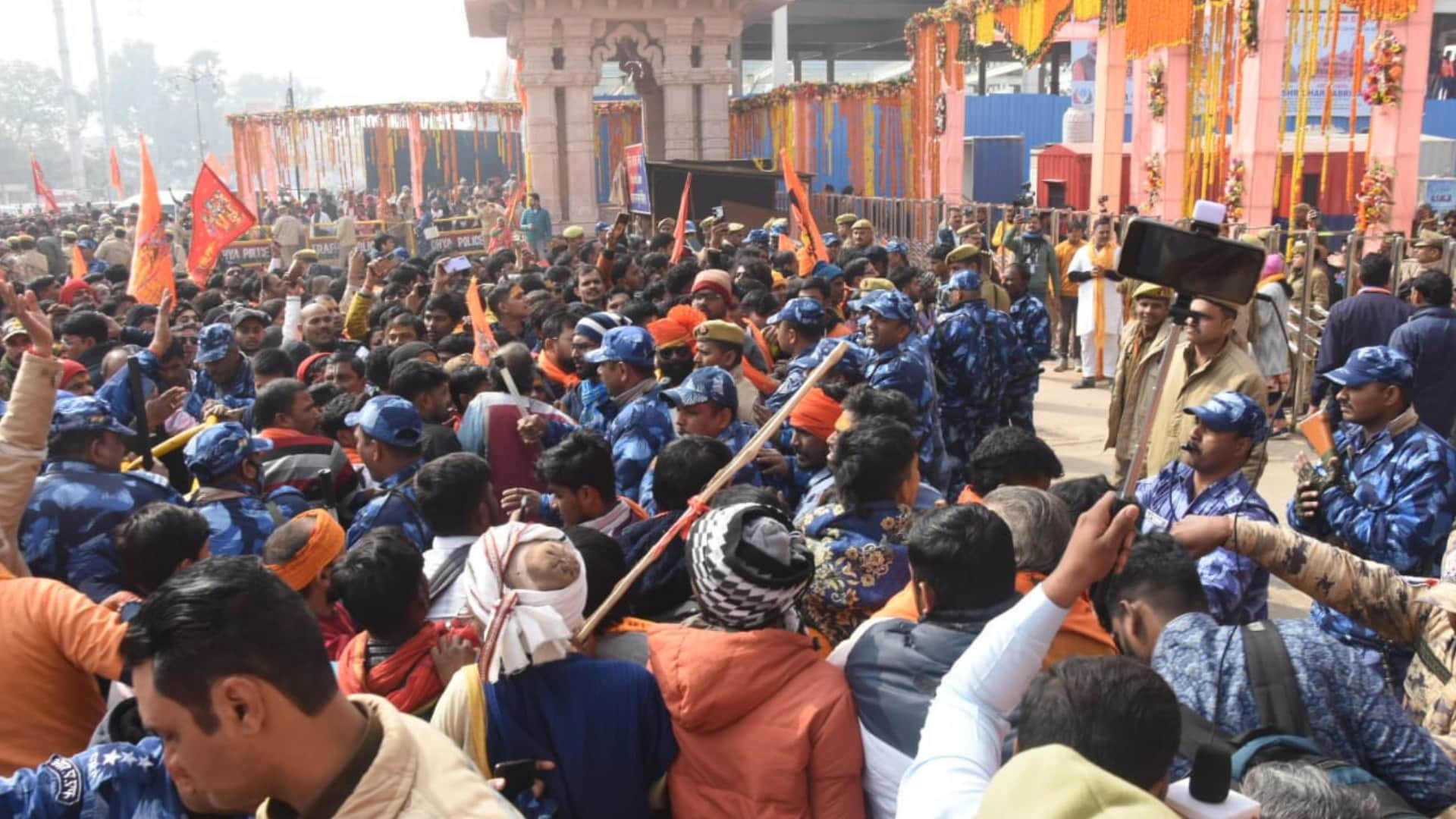 Ayodhya Ram Mandir: Stampede like situation in Ayodhya near Ram temple.