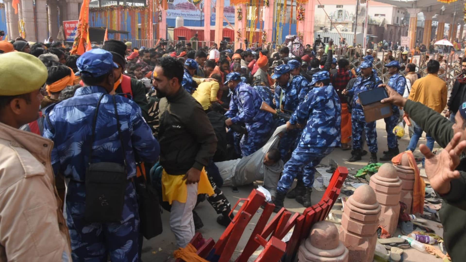 Ayodhya Ram Mandir: Stampede like situation in Ayodhya near Ram temple.
