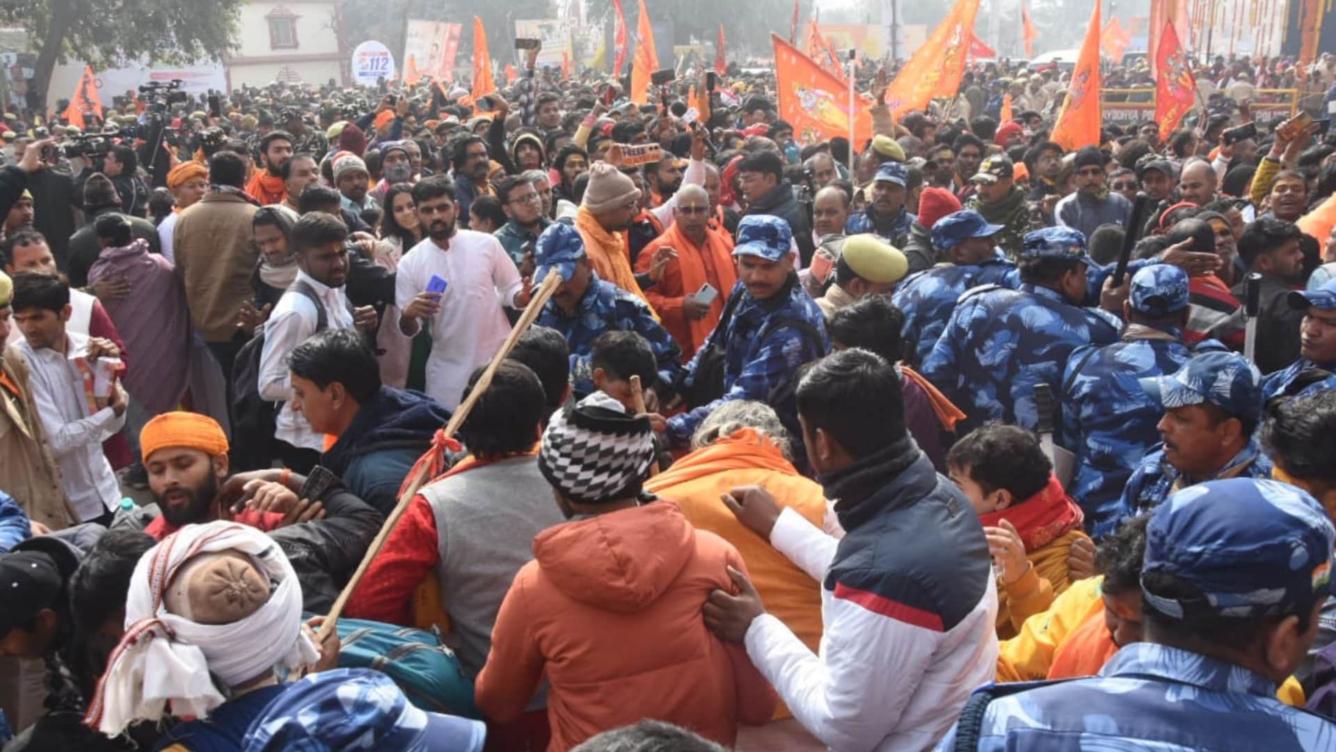 Ayodhya Ram Mandir: Stampede like situation in Ayodhya near Ram temple.