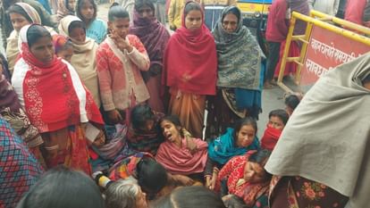 Bihar News: अज्ञात वाहन से कुचलकर युवक की मौत; गुस्साए लोगों ने मुआवजे की मांग को लेकर जाम की सड़क Bihar: Youth dies after being crushed by unknown vehicle; Angry people blocked road demanding compensation