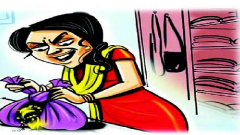 The daughter who came to her parents home stole her mother jewellery in champawat