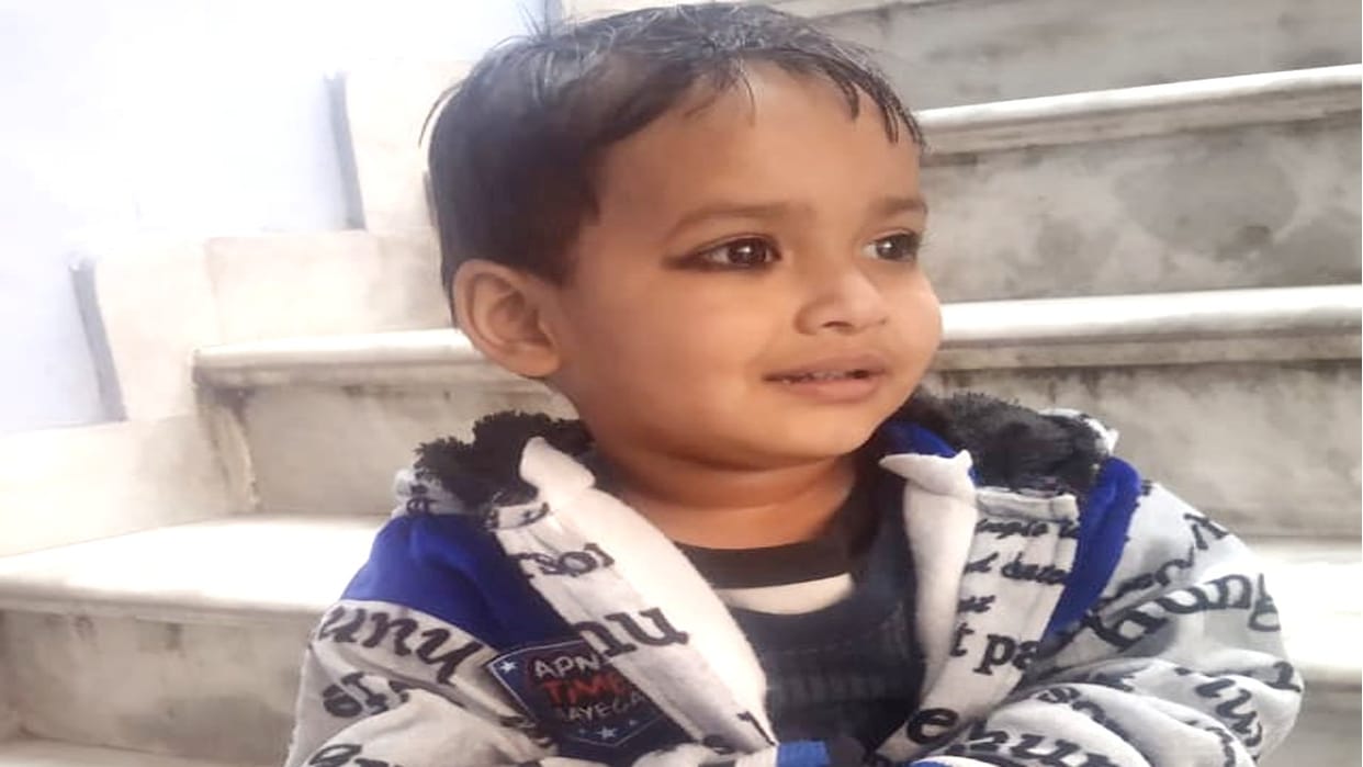 Two year old child dies due to balloon stuck in windpipe