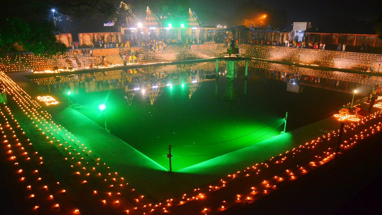 Ram Mandir Ayodhya bareilly people celebrated diwali on ramlala pran pratishtha ceremony