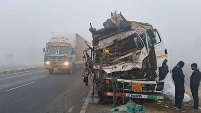 Etah: भूसा लदी ट्रैक्टर-ट्रॉली में घुसा कैंटर, चालक समेत दो लोग घायल; दिल्ली से कानपुर जा रहा था Two people injured including driver when canter collided with tractor-trolley laden with chaff in Etah