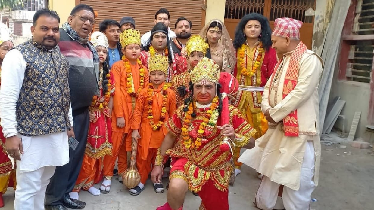People eyes filled with tears on last farewell of Harish Kakkar who became Hanuman in Bhiwani