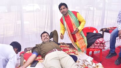 Indore: People showed devotion by donating blood, celebrated the arrival of Lord Shri Ram in a unique way