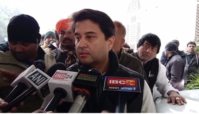 MP News: In Gwalior, Scindia called Rahul Gandhi a tourist visiting the temple.