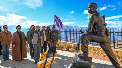 लद्दाख: चंग ला प्वाइंट से अब कारगिल को निहार सकेंगे पर्यटक, पाक के साथ हर युद्ध का रहा साक्षी, जानें इतिहास Border Tourism: LG Ladakh Officially Opens Chang La Point 13620 for Tourism