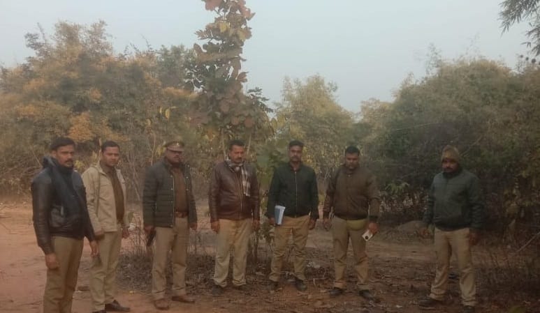 Cattle Smuggler carrying reward of Rs 25 thousand arrested in police encounter in Mirzapur