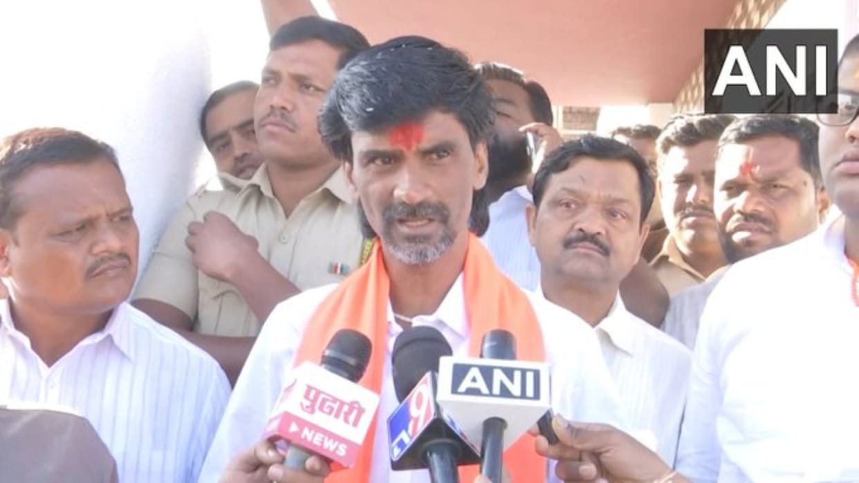 Maratha reservation activist Manoj Jarange Patil begins his padayatra from Ranjangaon