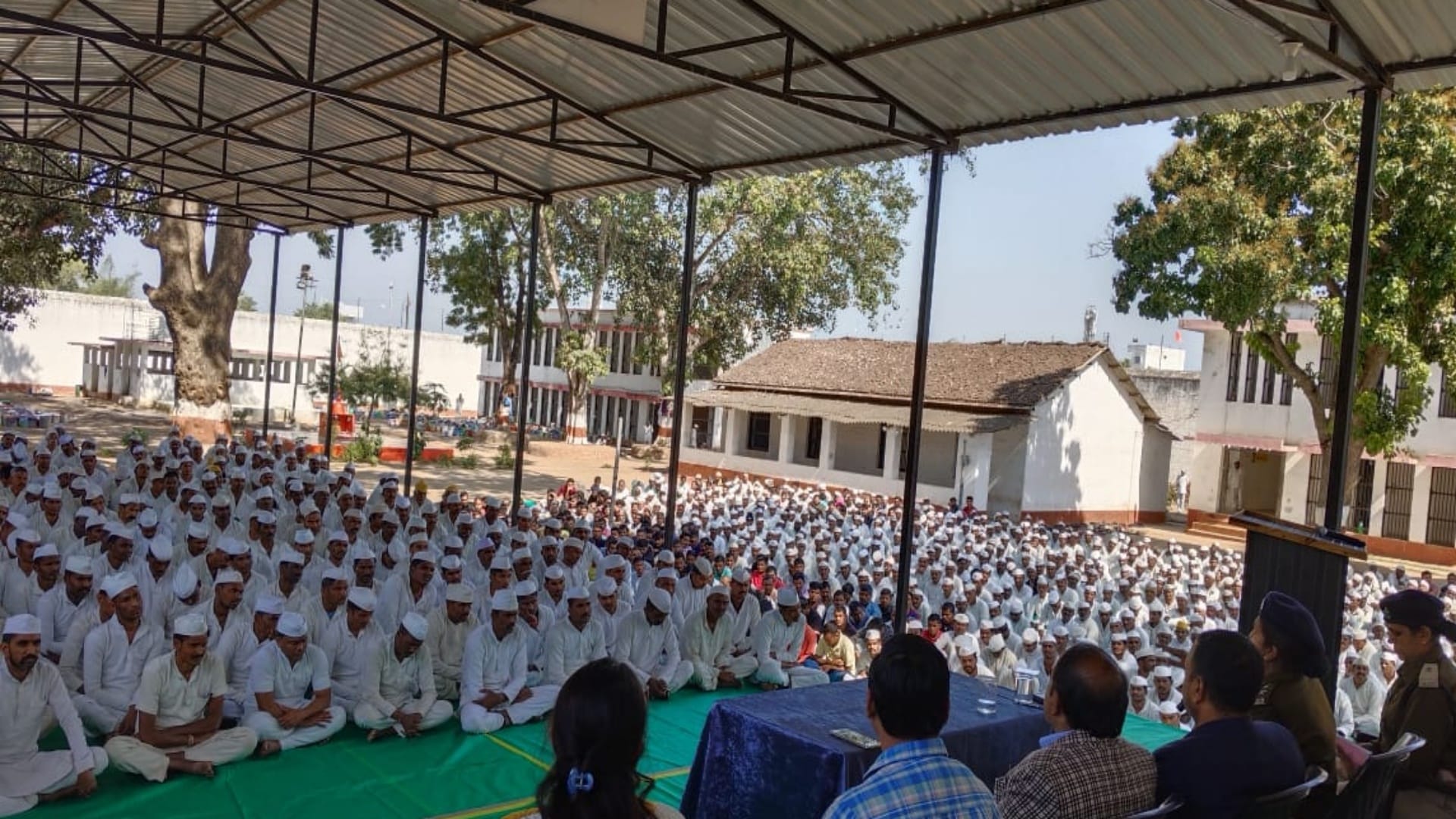 कैदियों को दिया जा रहा प्रशिक्षण
