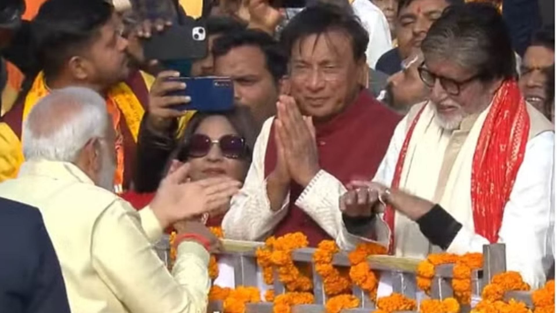 Ayodhya Ram Mandir pran pratishtha megastar Amitabh Bachchan meet and greet UP CM Yogi Adityanath see pictures