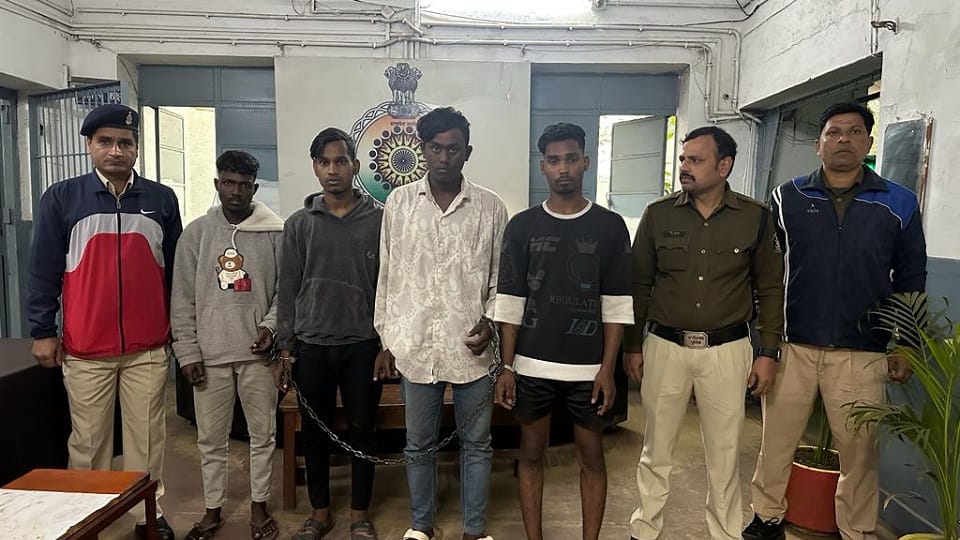 पुलिस की गिरफ्त में आरोपी