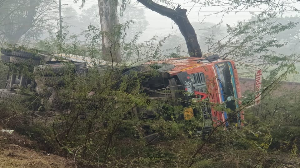 Gas tanker overturned due to steering failure